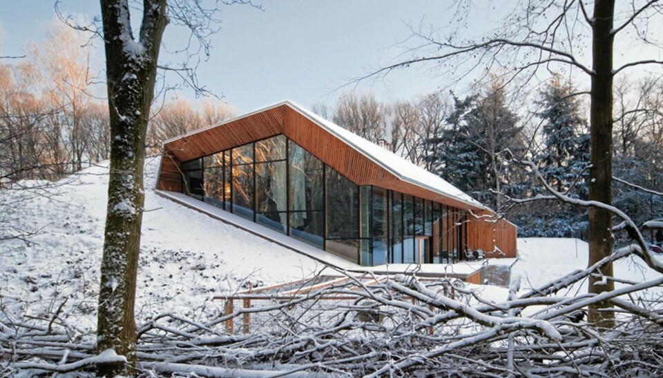 I ETT MED NATUREN: Det energieffektive huset er bygget inn i bakken for å lage minst mulig forstyrrelser i landskapet.