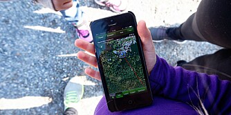 GEOCACHING: APPen heter Geocaching og finnes i Appstore. Kartet viser hele tiden hvor man skal gå og hvor mange meter det er igjen til skatten.