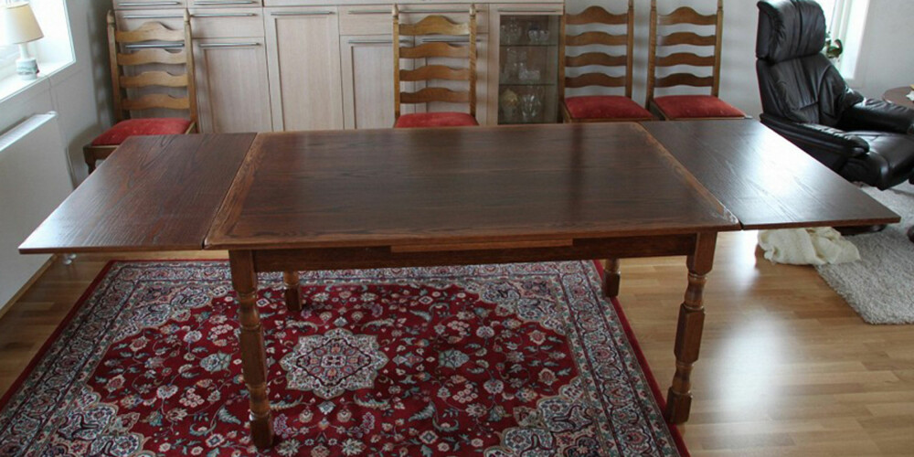 PLASS TIL JULEGJESTER: Ditt om du vil ha: Dette flotte bordet kan hentes på Sola.