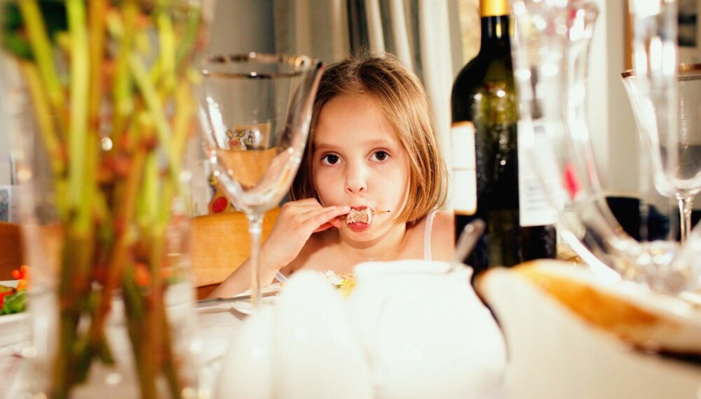 TRIST: Hvis mamma og pappa drikker så de forandrer seg, vil de fleste barn oppleve det som leit og skremmende.