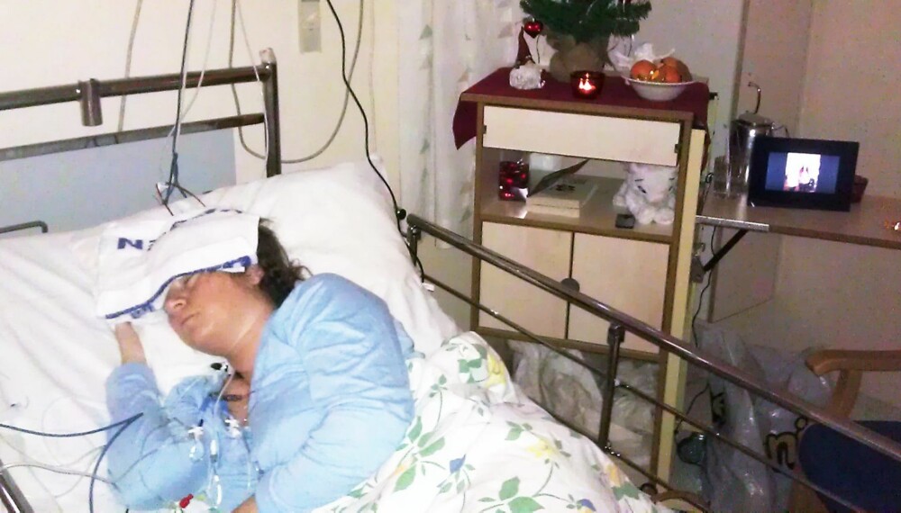 PÅ SYKEHUS: Ukene på sykehus ble stort sett tilbrakt i sengen. Monika hadde sterke hodesmerter, var lyssky og sliten.
