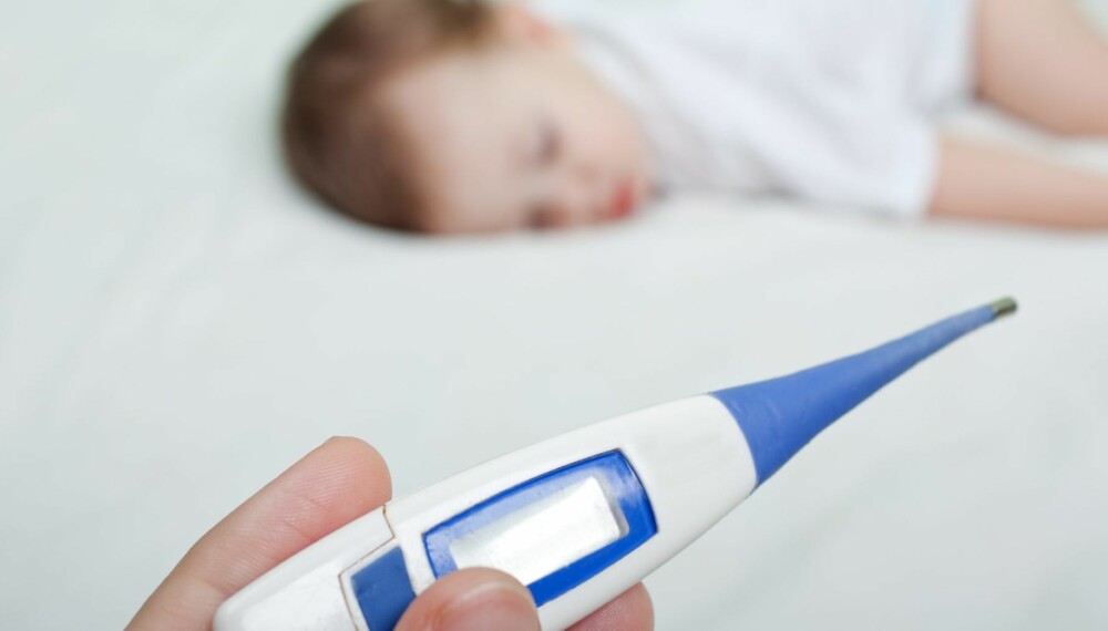 Barn får lettere feber enn voksne, og de får ofte høyre feber. Foto: Colourbox.no