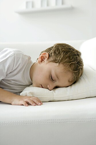 SOVER FOR LITE: Barn i dag sover i gjennomsnitt en time mindre per natt enn for 20 år siden.