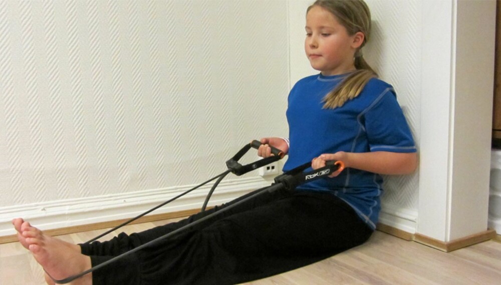 ØVELSE GIR MESTRING: Sofie lar seg utfordre på stadig nye øvelser. ØVELSE GIR MESTRING: Sofie lar seg utfordre på stadig nye øvelser.