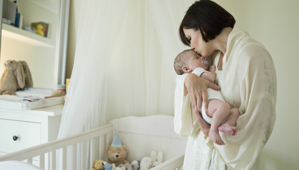 HVORDAN FÅ BABY TIL Å SOVE I EGEN SENG: Her er de beste triksene til å få babyen til å sove i egen seng.