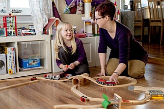 ORKER Å LEKE: - Noen ganger tenker jeg at vi ikke er to foreldre som oppdrar et barn. Jeg føler at vi er tre mennesker som utvikler oss sammen. ORKER Å LEKE: - Noen ganger tenker jeg at vi ikke er to foreldre som oppdrar et barn. Jeg føler at vi er tre mennesker som utvikler oss sammen.