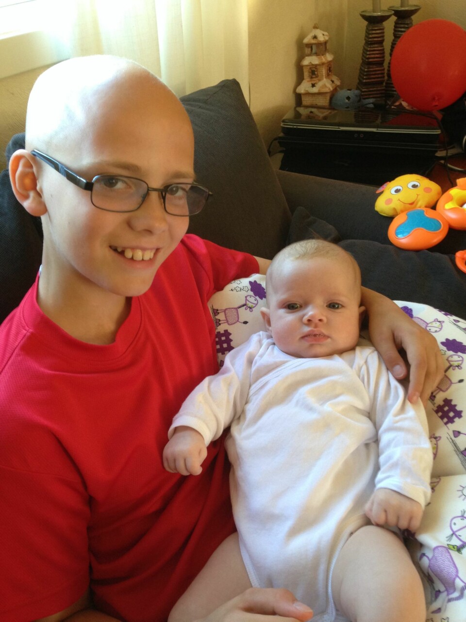 TAKLET DET BRA: Petter Jensen taklet det fint da han mistet håret. Familien tror det har mye å gjøre med hvor åpen han valgte å være.