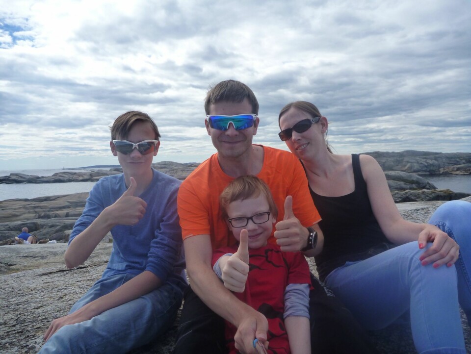 TILBAKE: Nå er Petters hår tilbake, og han håper han slipper å miste det igjen. Familien har hele tiden støttet ham og vært åpne om sykdommen alopecia.