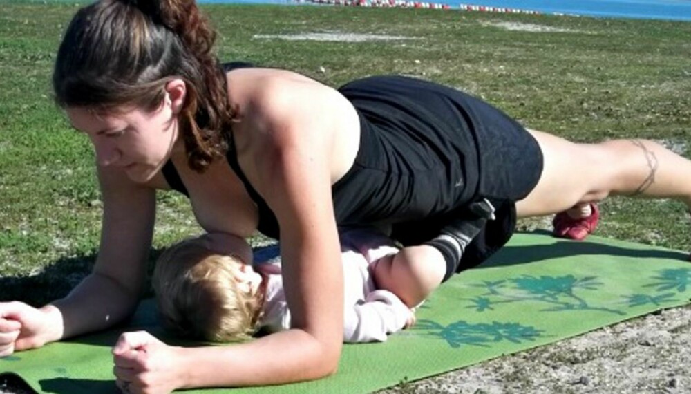 FRILYNT YOGAMAMMA: Amerikanske Amy praktiserer yoga og ammer gjerne datteren samtidig. Men ikke alle mødre har et så avslappet forhold til amming.