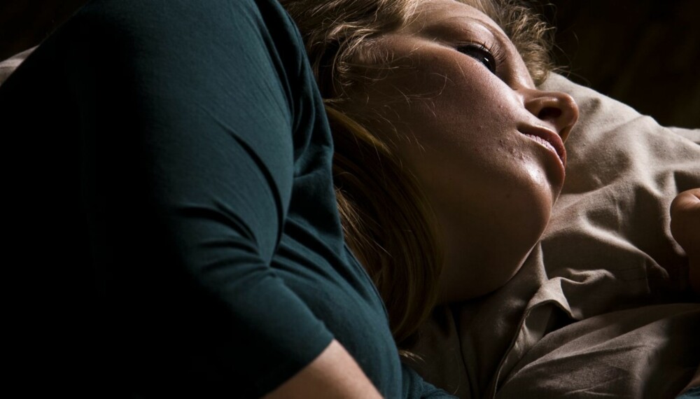 SLÅTT UT AV ME: Anne-Helene Ose-Johansen er tobarnsmor og tidligere sykepleier. Nå har hun en god dag om hun orker å spise middag sammen med familien. Bildet er arrangert. SLÅTT UT AV ME: Anne-Helene Ose-Johansen er tobarnsmor og tidligere sykepleier. Nå har hun en god dag om hun orker å spise middag sammen med familien. Bildet er arrangert.