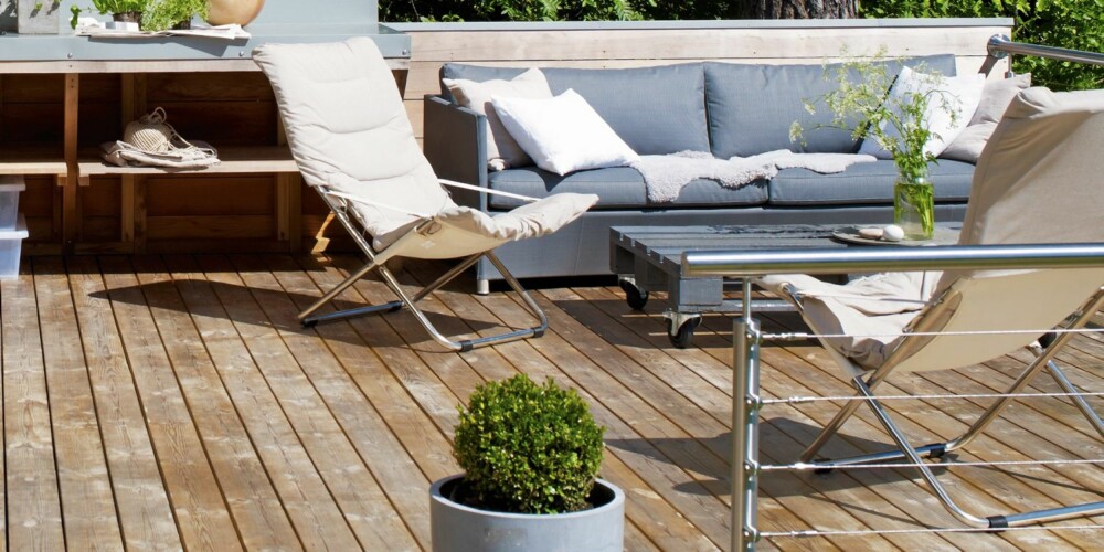 BEHAGELIG UTESOFA: Trenden er klar, nå vil vi ha myke, behagelige sofaer, og mange legger en del penger i utesofaen. Miks det med stoler fra en annen leverandør/produsent. BEHAGELIG UTESOFA: Trenden er klar, nå vil vi ha myke, behagelige sofaer, og mange legger en del penger i utesofaen. Miks det med stoler fra en annen leverandør/produsent.