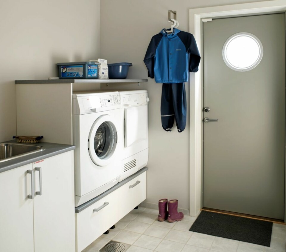 PLASS TIL VASK: Vaskerommet har egen inngangsdør, praktisk når man har små barn i huset.