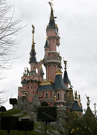 SLOTTET: Disneylands flotteste bygg - Torneroseslottet.