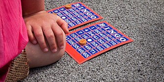 FØRSTEMANN: Bingo er en lek både store og små synes er gøy.
