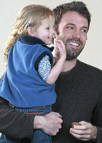 ETTERTRAKTET: Mange drømmer om å få barn med Ben Affleck. Her er han sammen med eldstedatteren Violet.
