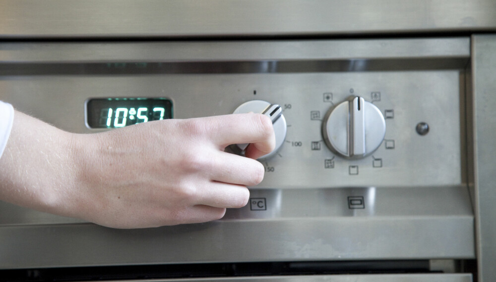 BARE SJEKKE EN SISTE GANG: De som lider av tvangstanker kan bruke timer på å sjekke om ovnen er helt skrudd av. ILLUSTRASJONSFOTO: Colourbox