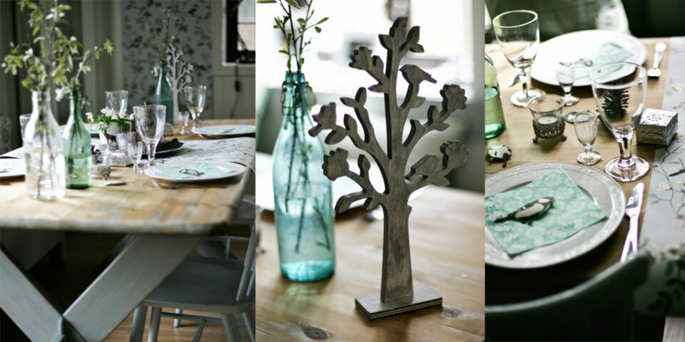 MED NATUREN TIL BORDS: Her er det vakre festbordet til Stine dekket i grønn og gråtoner. Legg merke til hvor flott det kan bli med blomster og kvister på gamle melkeflasker!