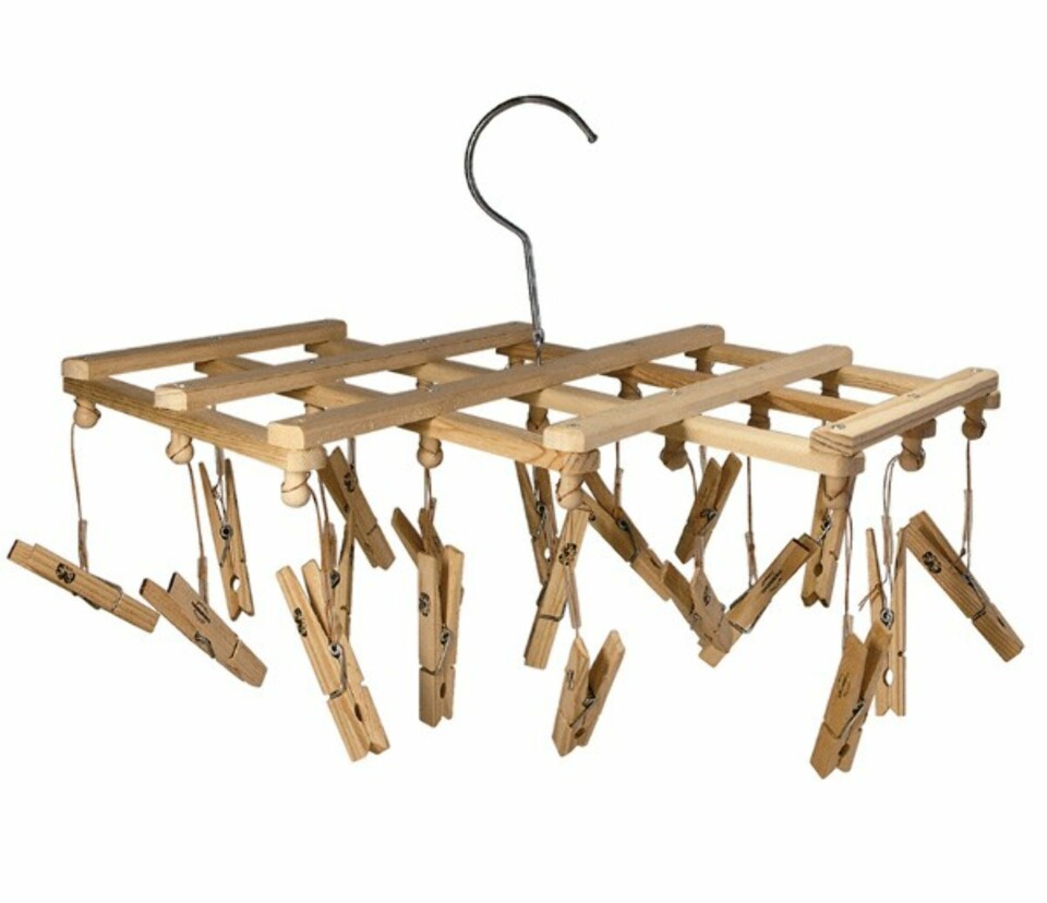 NOSTALGISK: Denne lille saken er praktisk når man skal henge til tørk småting som sokker og undertøy.