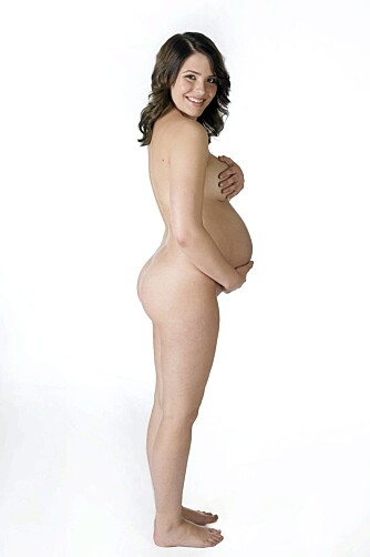 NAKEN: Victoria Eileen hyller gravide kurver i bladet GRAVID.
