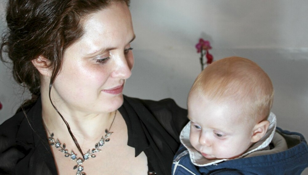 Hilde Utsogn synes regjeringen tar friheten fra familiene gjennom det nye forslaget om foreldrepenger. Her er hun med sønnen da han var et halvt år.