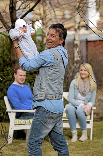 POPULÆR: - Alle våre venner ønsker Borzoo som jordfar, sier Eirik Stølvei og Lene Mælen, nybakte foreldre til Fredrik.