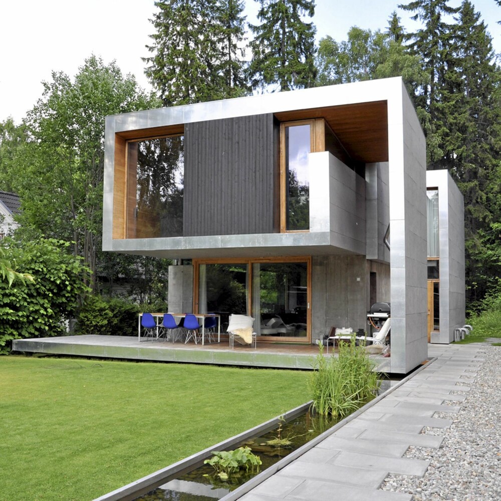 SØT MUSIKK: Se hvordan det hypermoderne huset og hagen i front visuelt og funksjonelt spiller sammen.