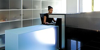 LYSSATT: Glassflater med skiftende lys er sentralt i interiøret hos Boston Consulting Group, Kristin Jarmund Arkitekter. LYSSATT: Glassflater med skiftende lys er sentralt i interiøret hos Boston Consulting Group, Kristin Jarmund Arkitekter.