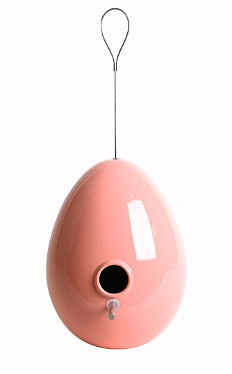 MANGE FARGEVALG: Dette eggeformede fuglehuset fås i organge, gul, hvit, rød, rosa og rød, kr 940, www.jschatz.com. MANGE FARGEVALG: Dette eggeformede fuglehuset fås i organge, gul, hvit, rød, rosa og rød, kr 940, www.jschatz.com.