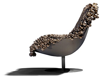 KULER I RYGGEN: Wood Chair nærmest bobler over av trekuler i ulike størrelser. Stolen er designet av den svenske designertrioen Front for Moroso. KULER I RYGGEN: Wood Chair nærmest bobler over av trekuler i ulike størrelser. Stolen er designet av den svenske designertrioen Front for Moroso.