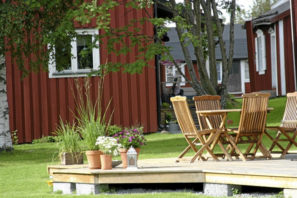 IKKE SØKNADSPLIKTIG: En slik terrasse, som ligger rett opp på bakken, kan du bygge uten å søke. Det gjelder også i en viss utstrekning ballkonger.