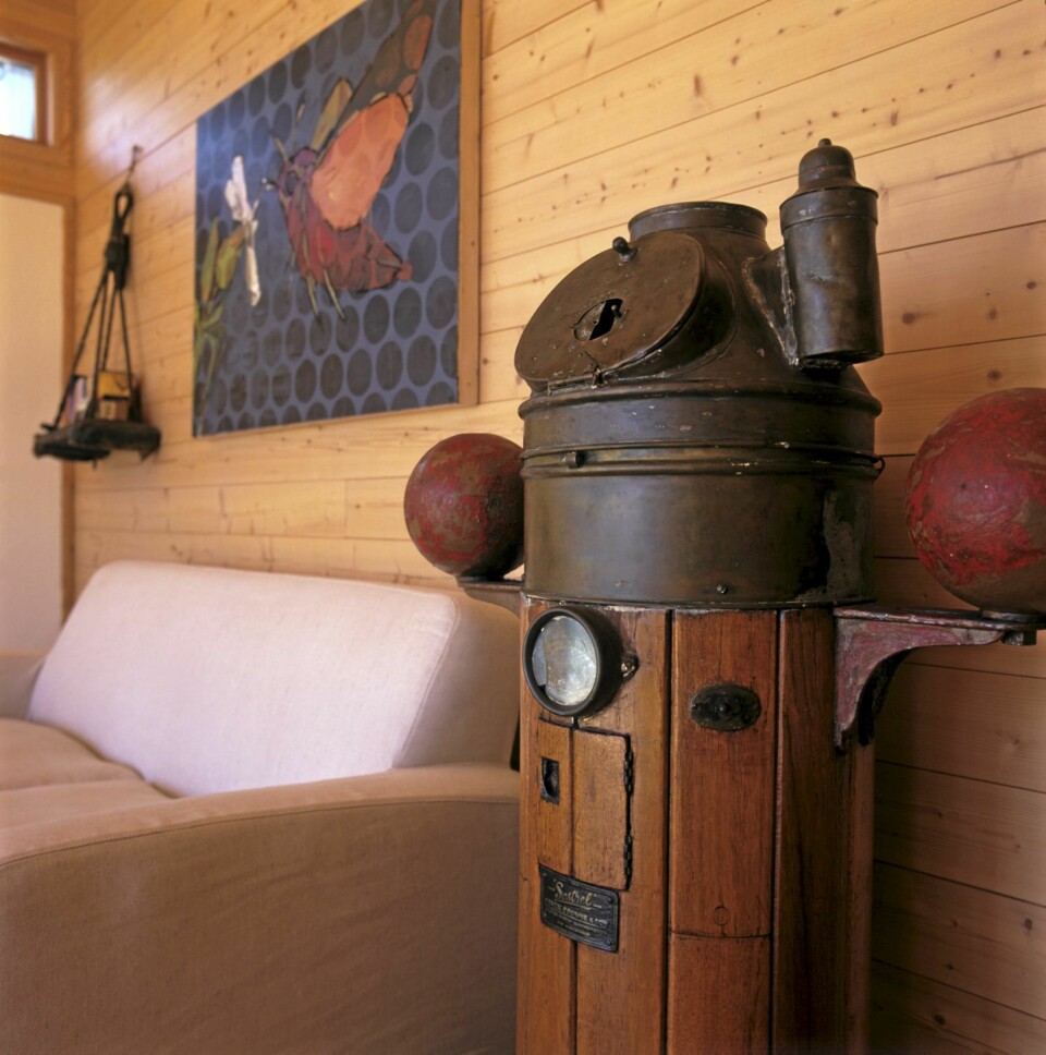 HVALFANGERMINNER: De to runde, rød kulene er visstnok polene til det gamle hvalfangerbåtkompasset.