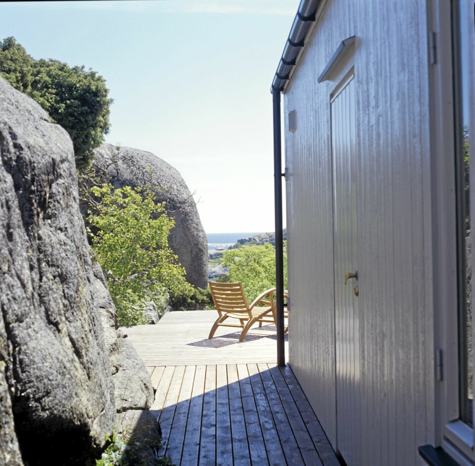 VÆRBITT: Den grå plattingen er som en del av fjellet og fungerer sommerstid som en forlengelse av interiøret.