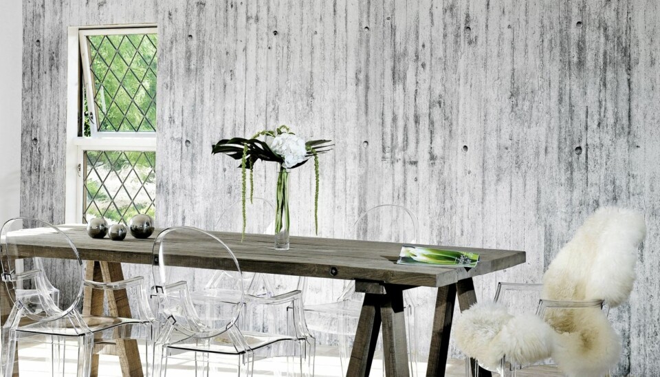 BETONG PÅ VEGGEN: Ønsker du deg en betongvegg? Nå kan du få det røffe uttrykket. Tapetet er basert på fotografier av den norske fotografen Tom Haga.