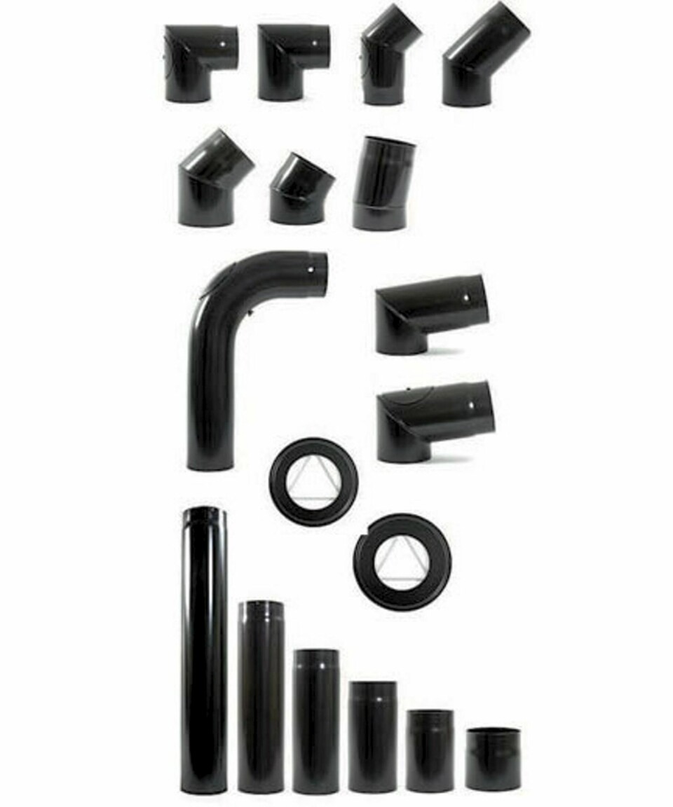 RØYKRØRENE: Røykrørene finnes i ulike lengder og utforminger. Her fra sortimentet til Jøtul Group Accessories.