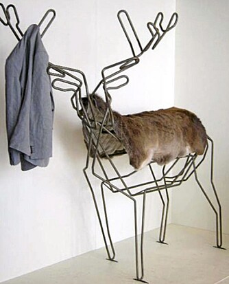 VARMBLODIG: Hjorten inngår i serien Domestic animals, designet av Guus van Leeuwen. Serien er for tiden utstilt på Design Museum Holon i Israel.