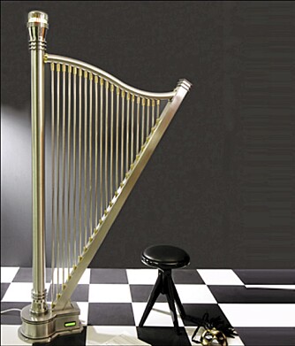 VARME TONER: Harpeformede Adagio produseres av Carisa og føres av EnercomØst. Radiatoren finnes også i en variant som kan plugges rett til en stikkontakt.