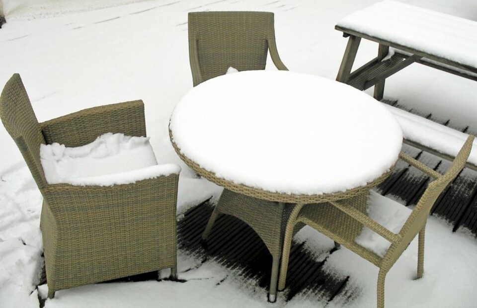 VINTERLAGRING HAGEMØBLER: Noen kunststoffmøbler kan tåle å stå ute året rundt, men er det stål i konstruksjonen er det risiko for at denne ruster. .
