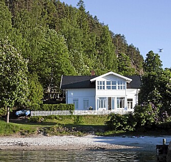 ORIGINAL TREVILLA. Sveitserstilhuset fra ca. 1900 er en av flere funksjonærboliger for det tidligere oljeraffineriet på Steilene. ORIGINAL TREVILLA. Sveitserstilhuset fra ca. 1900 er en av flere funksjonærboliger for det tidligere oljeraffineriet på Steilene.