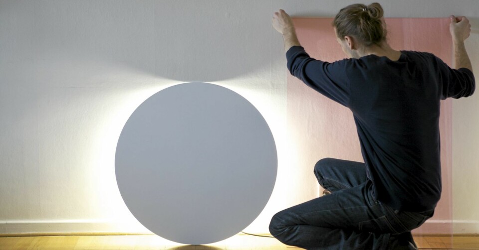 COLOUR: Undersøker fargeblanding, lys og komposisjon. Design Daniel Rybakken og Andreas Engesvik.