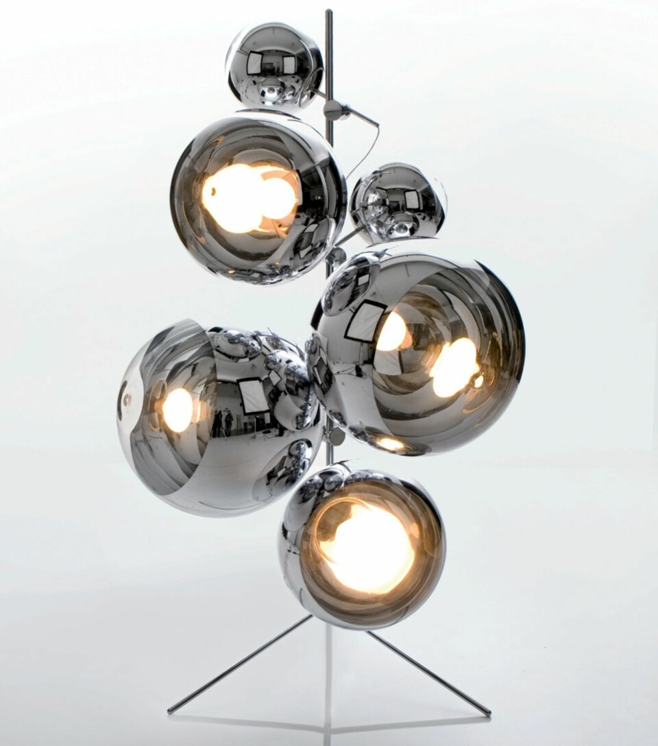 SPEILBALLER: Mirror ball stålampe, design Tom Dixon. Lampen kan bygges opp slik man vil. Stativ, kr 1787, ballene koster fra kr 3046 til kr 5620 pr. stk., Euklides.