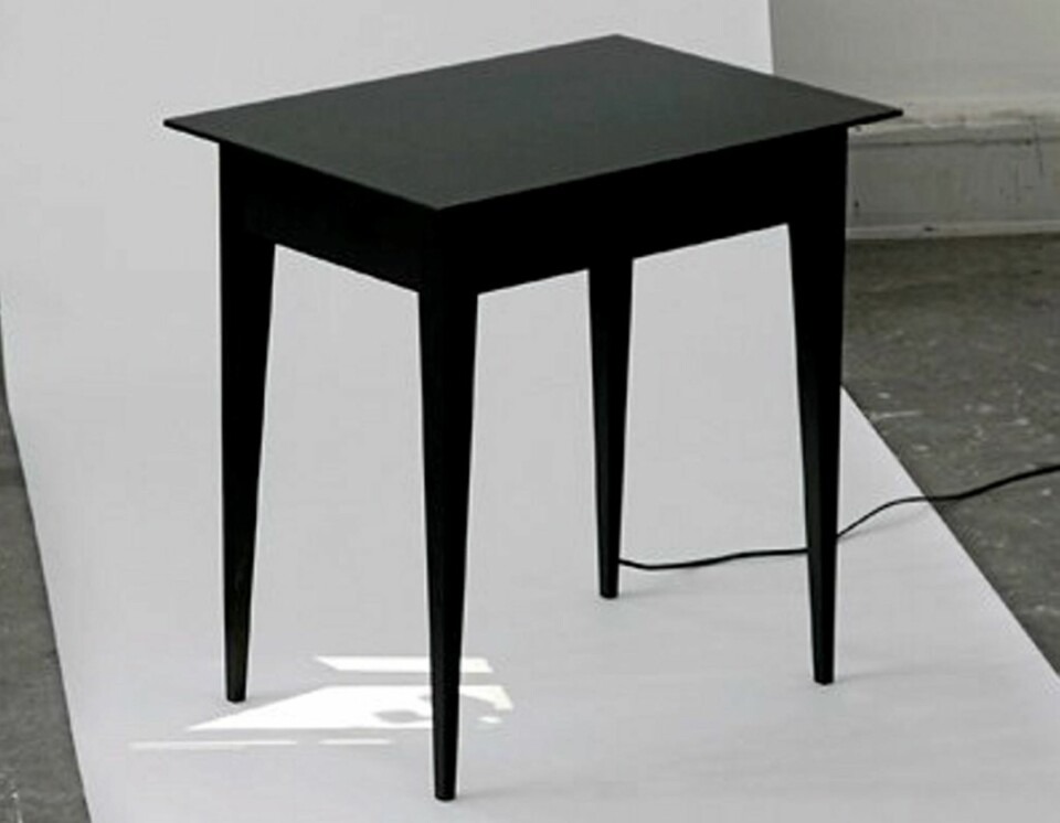 LYSBORD: Daylight bord med innebygd lys som ser ut som sollys, design Daniel Rybakken. Bordet er foreløpig en prototyp.