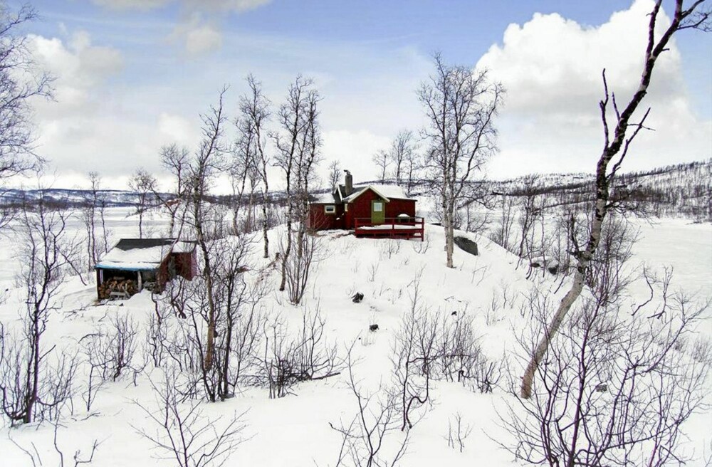 SÆREGENHET: Sulitjelma er et av de mest kjente hytteområdene i Nord-Norge. Denne hytta, som ligger ved Kjelvatnet, er nesten historisk, fordi det selges svært sjelden hytter i dette området. De fleste går i arv.