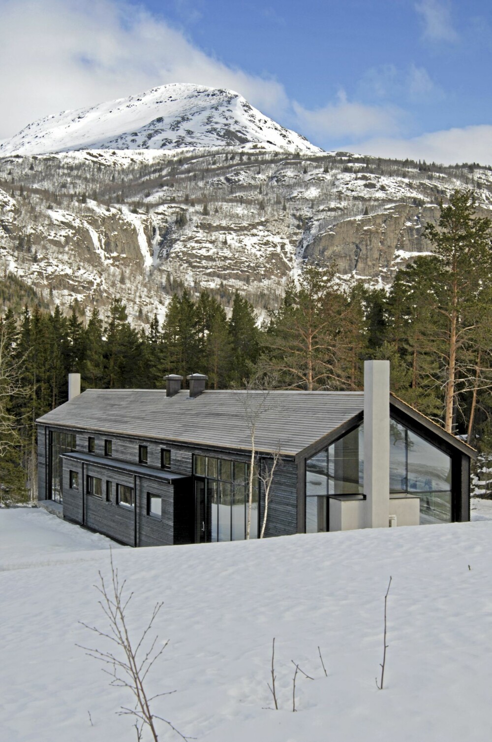 HYTTA TOPPER FJELLANDSKAPET: Arkitekt Tim Resen har orientert den 32 meter lange hytta rett mot toppene i Hemsedal.