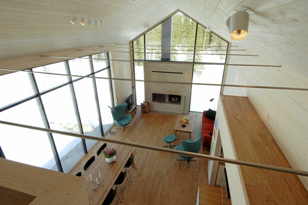 EN HYTTE MED KOMPLETT LYSPLAN: Fugleperspektiv fra hemsen.
- Vi laget det avanserte lyssystemet for å fremheve arkitektens visjoner, sier Fredrik Eng i Consept Design. EN HYTTE MED KOMPLETT LYSPLAN: Fugleperspektiv fra hemsen.
- Vi laget det avanserte lyssystemet for å fremheve arkitektens visjoner, sier Fredrik Eng i Consept Design.