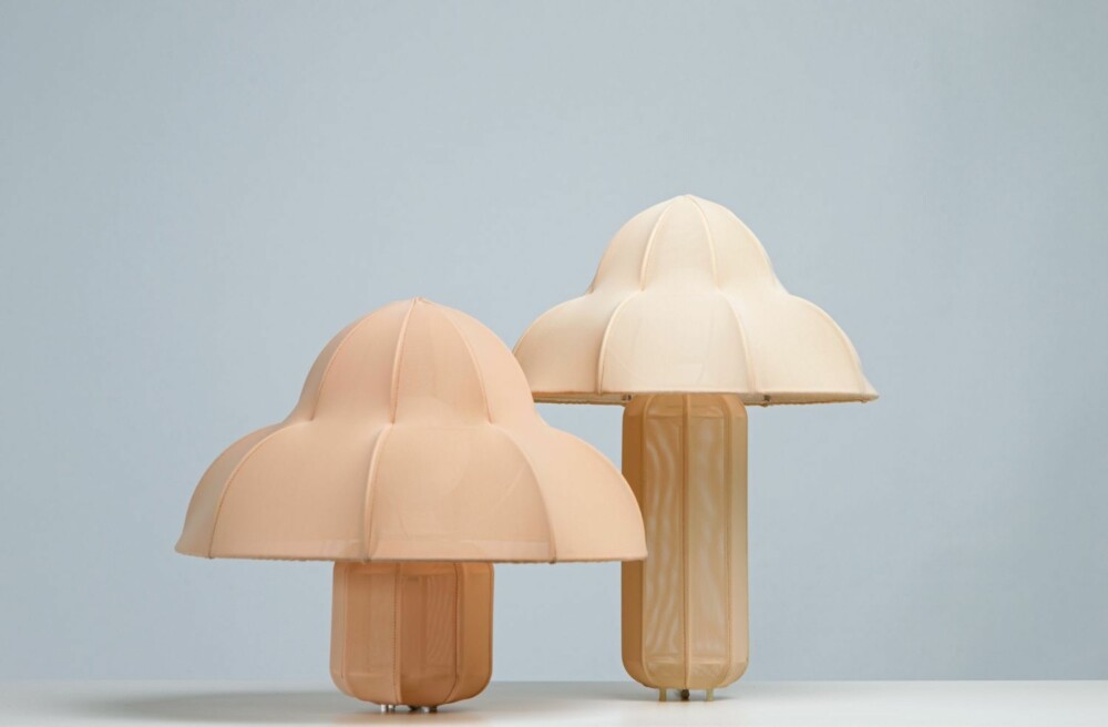 RAY LAMPS: Bordlampen designet av Kristine Five Melvær finnes i to varianter. RAY LAMPS: Bordlampen designet av Kristine Five Melvær finnes i to varianter.