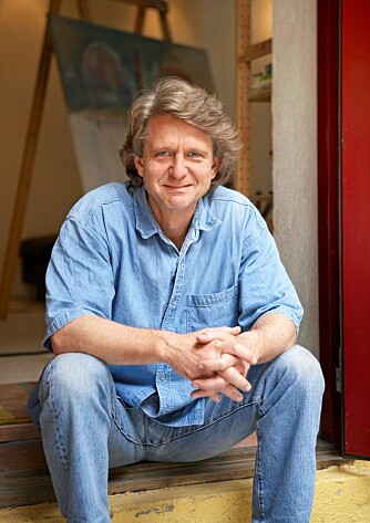 Billedkunstner og foredragsholder Bjørn Thorbjørnsen har lagt ned
mange arbeidstimer under rehabiliteringen av den gamle stallen. Billedkunstner og foredragsholder Bjørn Thorbjørnsen har lagt ned
mange arbeidstimer under rehabiliteringen av den gamle stallen.