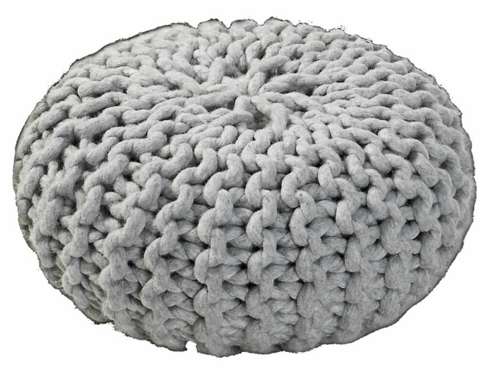 STRIKKEPUFF: Puff i New Zealand-ull, kr 5500, 50 cm i diameter, fra Kvist.