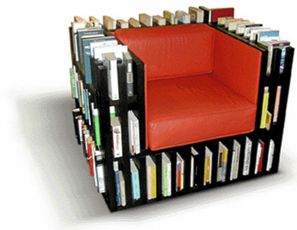 SITTEPLASS: I denne godstolen har du alle dine favoritt bøker og blader lett tilgjengelig.