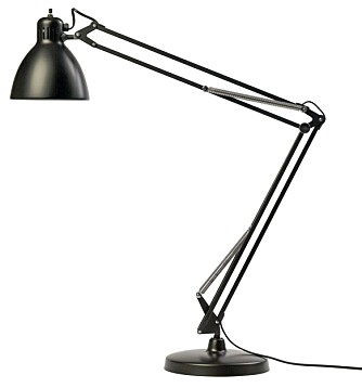 ARBEIDSLYS: Arkitektlampen JJ Bord har sett lik ut helt siden den først ble produsert på 1930-tallet.