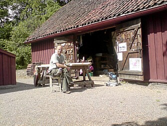 ILDSJEL: Sven Erik Løchen foran butikken Gamletrehus.com på Sagene.